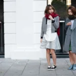 Cara Memadukan Outer dengan Dress Lengkap untuk Berbagai Acara