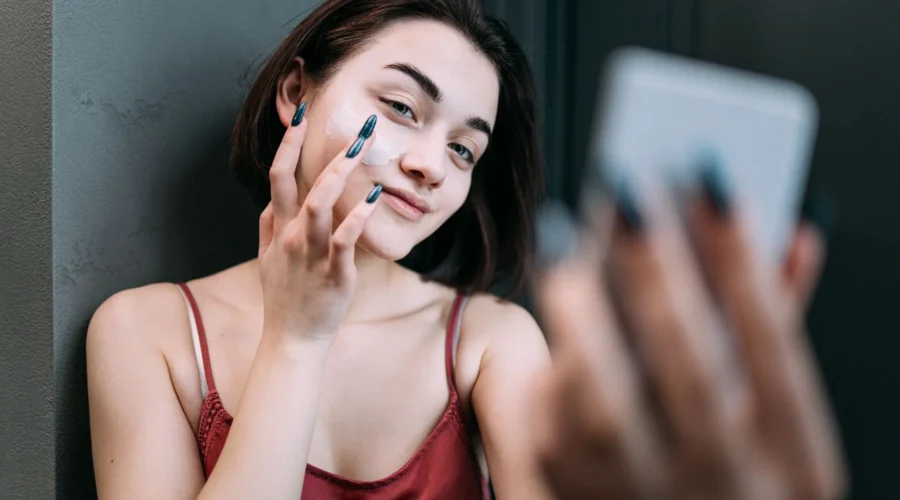 Cara memilih moisturizer yang tepat untuk menjaga kelembapan kulit wajah agar glowing