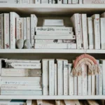 Ide Penataan Rak Buku di Rumah yang Rapi dan Estetik untuk Hunian